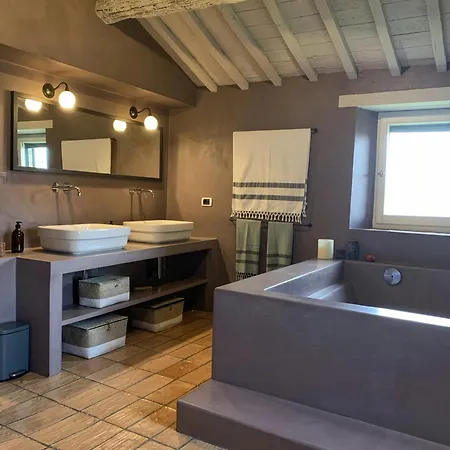 Vakantiehuis Restored Between Rome And Florence